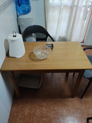 Mesa de cocina madera con cajones