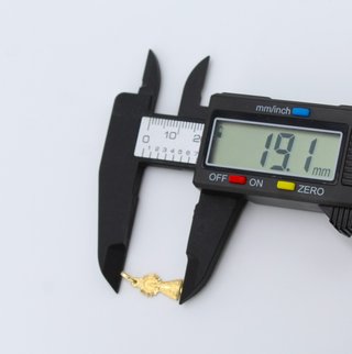 Colgante de oro de 18k. Peso: 0.72 gr.