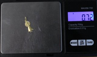 Colgante de oro de 18k. Peso: 0.72 gr.