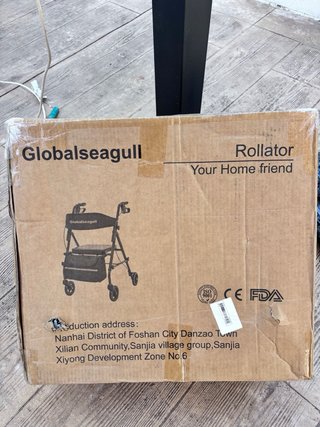 Andador con asiento y frenos