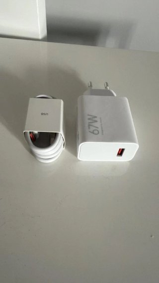 Cargador Xiaomi 67W con Cable USB
