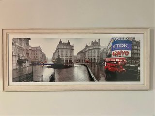 Cuadro Londres con tonos grises y rojos