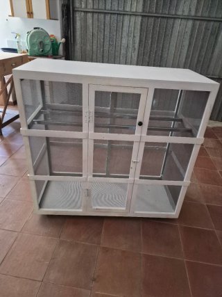 Fresquera de madera y malla
