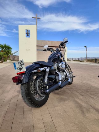 harley davidson sportster 883 negra