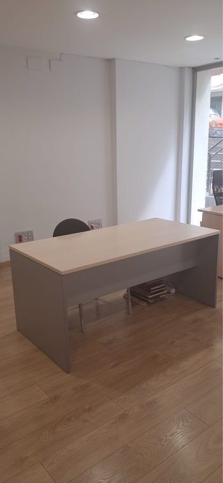Mesa de oficina madera y metal No se puede enviar