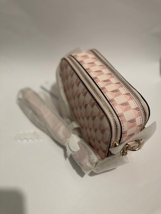 Urge venta bolsos guess nuevos lote o separado