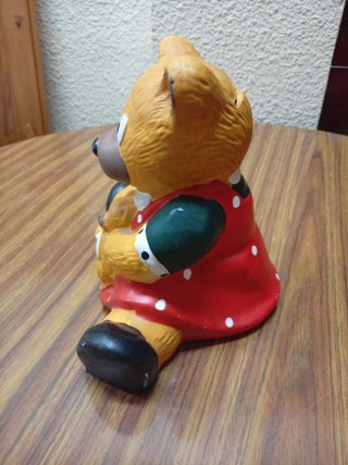 Hucha Osa con Osezno