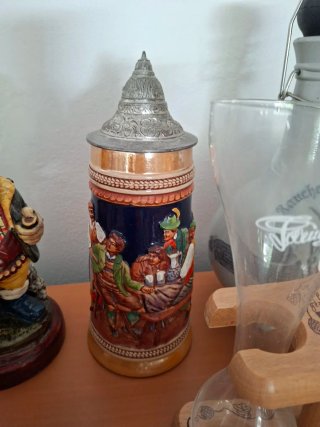 Set di 8 pezzi di brocche e bottiglie decorative per collezionisti di birra