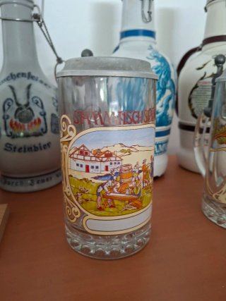 Set di 8 pezzi di brocche e bottiglie decorative per collezionisti di birra