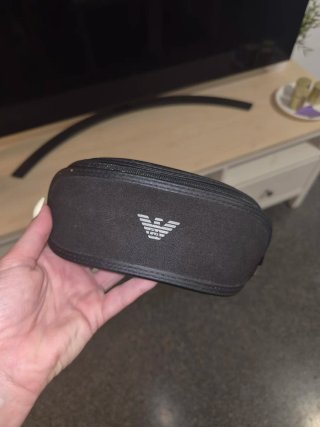 Funda gafas Emporio Armani negra con paño