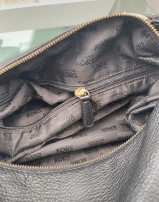Bolso Michael Kors Piel Negro y Dorado