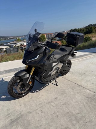 Honda X-ADV 750 Negra 2300 kms iva deducible