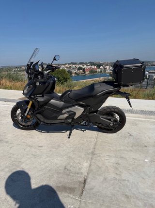 Honda X-ADV 750 Negra 2300 kms iva deducible