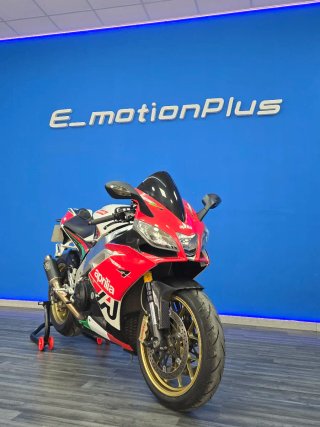 Aprilia RSV4 Sportbike Roja y Blanca