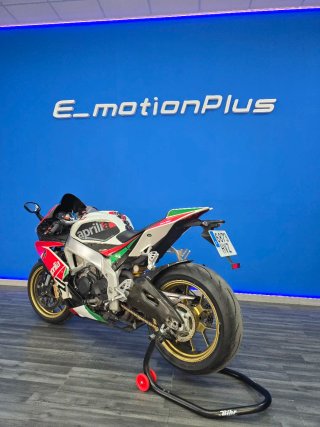 Aprilia RSV4 Sportbike Roja y Blanca
