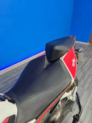 Aprilia RSV4 Sportbike Roja y Blanca