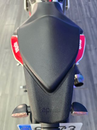 Aprilia RSV4 Sportbike Roja y Blanca