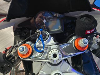 Aprilia RSV4 Sportbike Roja y Blanca