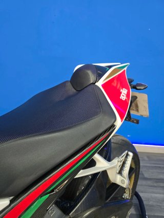 Aprilia RSV4 Sportbike Roja y Blanca