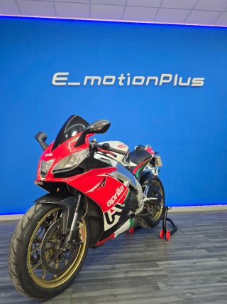 Aprilia RSV4 Sportbike Roja y Blanca