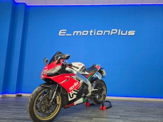 Aprilia RSV4 Sportbike Roja y Blanca