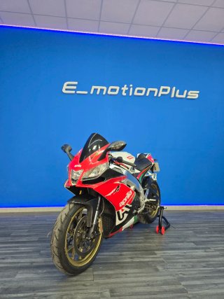 Aprilia RSV4 Sportbike Roja y Blanca