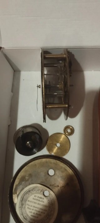 Antiguo reloj de sobremesa sólo para piezas.