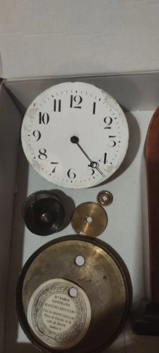 Antiguo reloj de sobremesa sólo para piezas.