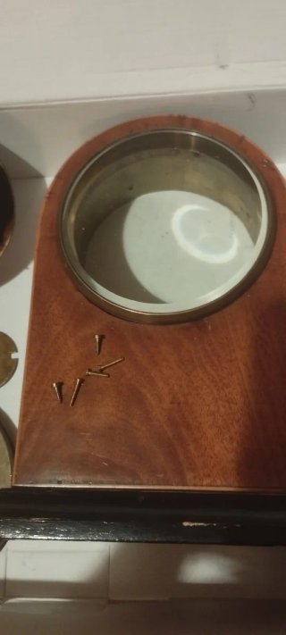 Antiguo reloj de sobremesa sólo para piezas.