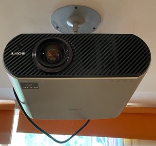 Proyector Sony 3LCD + Pantalla Da-Lite