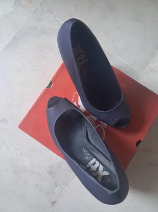 Zapatos peeptoes azul y buganvilla talla 38.