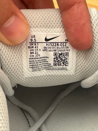 Zapatillas Nike Plata y Blanco