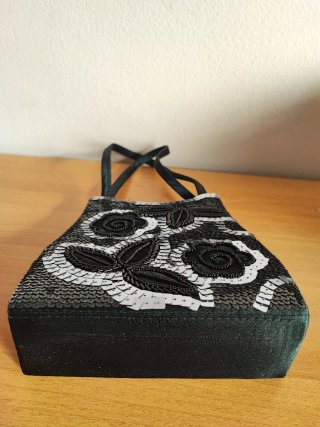Borsa nera con paillettes