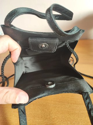Borsa nera con paillettes