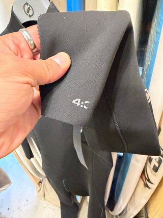 Neopreno Quiksilver talla M 4/3