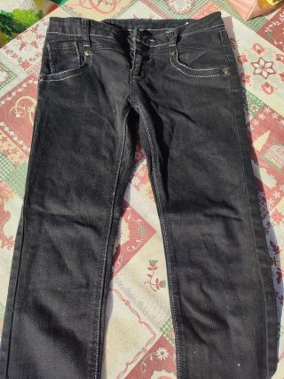 Pantalón vaquero pitillo negro