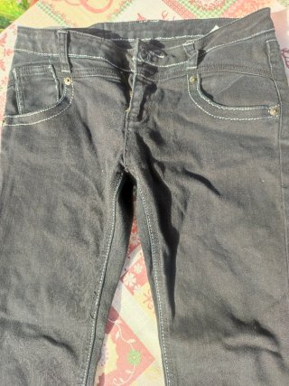 Pantalón vaquero pitillo negro