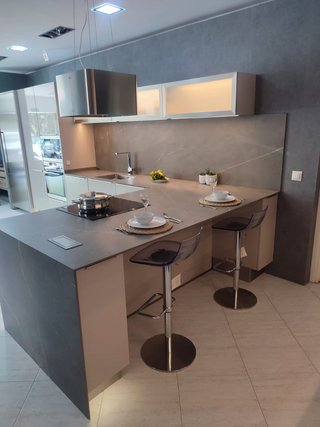MUEBLES DE COCINA CON PENÍNSULA. NUEVOS