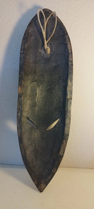 Máscara africana decorativa hecha a mano