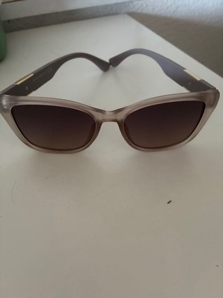 Gafas de sol grises