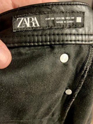 Pantalón polipiel negro