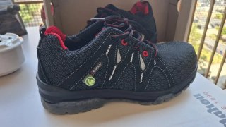 Zapatos de seguridad COFRA negros/rojos