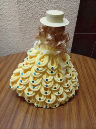 Muñeca Vestido Papel Amarillo