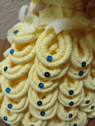 Muñeca Vestido Papel Amarillo