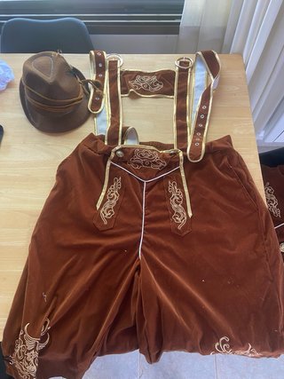 Lote Disfraces Oktoberfest hombres y mujeres.