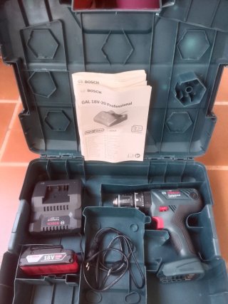 Taladro Bosch Profesional  Modelo GSB con Batería