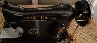 Máquina de coser Alfa de madera