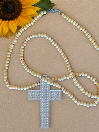 Collana lunga con perline avorio e croce in strass