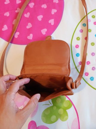 Bolso infantil marrón con flores