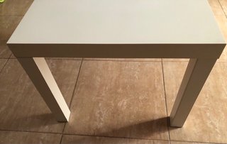 Mesa de madera blanca